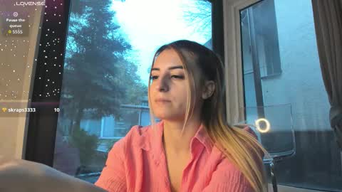 Snapshot of ella_vee chatting on 11-20-25, 06:24 ella_vee online show from 11-20-25, 06:24