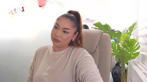 Snapshot of ellabelle_ chatting on 02-17-26, 04:42 Ella online show from 02-17-26, 04:42