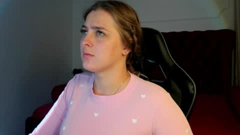 Snapshot of ellabells chatting on 03-31-26, 05:41 EllaBells online show from 03-31-26, 05:41