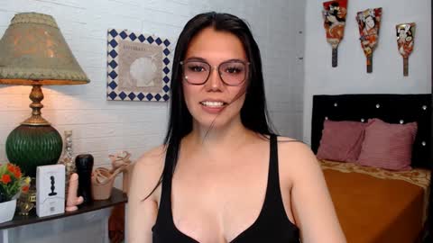 Snapshot of ellahollywood1818 chatting on 12-03-24, 06:48 CINDERELLA online show from 12-03-24, 06:48