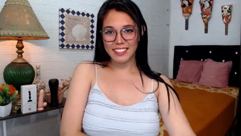 Snapshot of ellahollywood1818 chatting on 12-03-24, 03:33 CINDERELLA online show from 12-03-24, 03:33