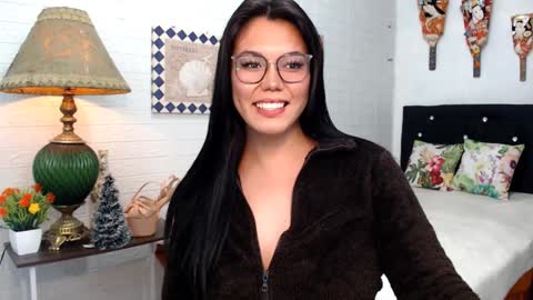 Snapshot of ellahollywood1818 chatting on 12-08-24, 09:57 CINDERELLA online show from 12-08-24, 09:57