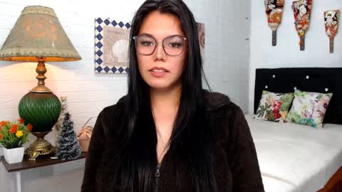 Snapshot of ellahollywood1818 chatting on 12-08-24, 01:14 CINDERELLA online show from 12-08-24, 01:14