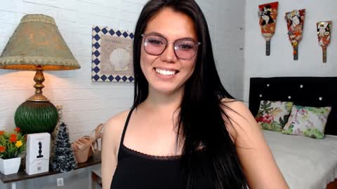 Snapshot of ellahollywood1818 chatting on 12-30-24, 02:09 CINDERELLA online show from 12-30-24, 02:09