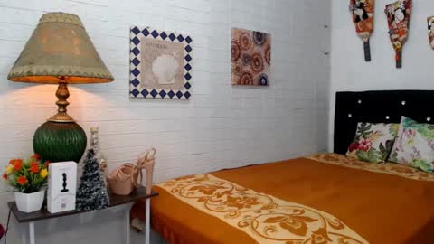 Snapshot of ellahollywood1818 chatting on 01-09-25, 04:08 CINDERELLA online show from 01-09-25, 04:08