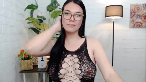 Snapshot of ellahollywood1818 chatting on 02-04-26, 01:44 CINDERELLA online show from 02-04-26, 01:44