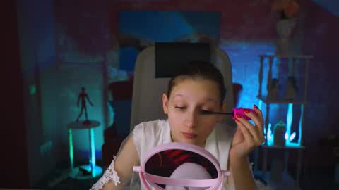 Ella online show from 02-09-25, 04:57