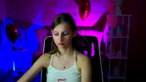 Ella online show from 03-05-25, 04:57