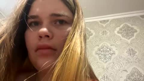 Snapshot of ellal1 chatting on 11-22-25, 10:03 ellal1 online show from 11-22-25, 10:03