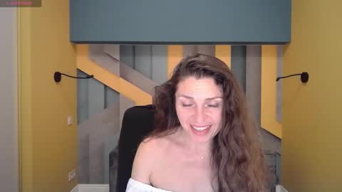 Snapshot of ellalongs chatting on 01-15-25, 12:25 EllaLongs online show from 01-15-25, 12:25