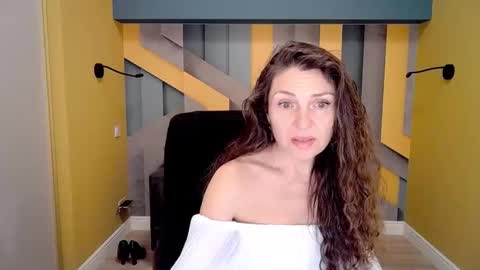 Snapshot of ellalongs chatting on 02-15-25, 12:33 EllaLongs online show from 02-15-25, 12:33