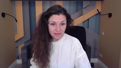 Snapshot of ellalongs chatting on 10-19-25, 11:33 EllaLongs online show from 10-19-25, 11:33