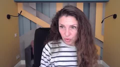 Snapshot of ellalongs chatting on 10-26-25, 12:33 EllaLongs online show from 10-26-25, 12:33