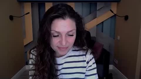 Snapshot of ellalongs chatting on 11-18-25, 12:31 EllaLongs online show from 11-18-25, 12:31