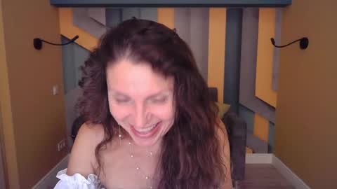 Snapshot of ellalongs chatting on 07-18-26, 11:14 EllaLongs online show from 07-18-26, 11:14