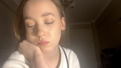 Ella online show from 10-01-25, 04:02