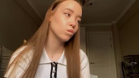 Ella online show from 10-03-25, 01:19