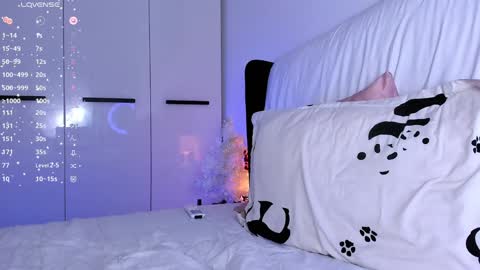 Snapshot of ellamilano chatting on 01-06-25, 10:15 Ella online show from 01-06-25, 10:15