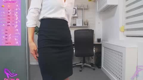 Snapshot of ellamilf chatting on 02-19-25, 02:12 online show from 02-19-25, 02:12