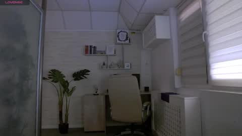 Snapshot of ellamilf chatting on 03-05-25, 12:33 online show from 03-05-25, 12:33