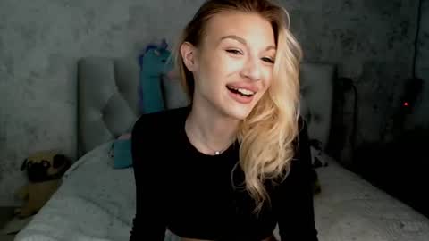 Snapshot of ellamilla chatting on 07-17-26, 01:07 ellamilla online show from 07-17-26, 01:07