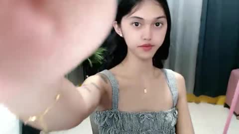 ELLA online show from 05-24-26, 02:33