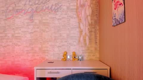 Ella online show from 02-15-25, 05:51