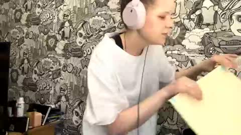 Mary online show from 07-17-26, 01:40