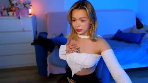 Ella online show from 11-22-25, 05:17