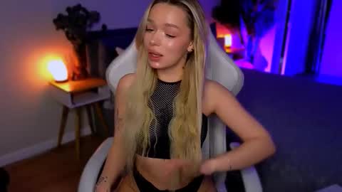 Ella online show from 03-20-26, 05:34