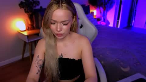 Ella online show from 03-30-26, 05:41