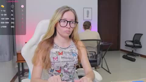 Snapshot of ellcrys chatting on 10-09-25, 01:14 im Elsa lets go Subscribe to my OF and Youtube -35 online show from 10-09-25, 01:14