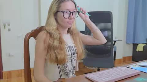 Snapshot of ellcrys chatting on 10-13-25, 10:43 im Elsa lets go Subscribe to my OF and Youtube -35 online show from 10-13-25, 10:43