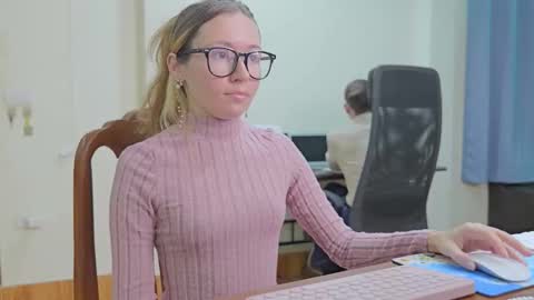 Snapshot of ellcrys chatting on 10-24-25, 10:06 im Elsa lets go Subscribe to my OF and Youtube -35 online show from 10-24-25, 10:06