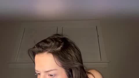 Elle67 online show from 10-17-25, 05:54