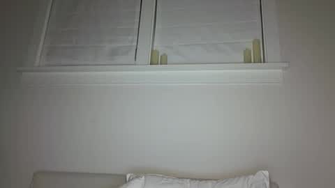 Snapshot of elle67 chatting on 11-26-25, 01:17 Elle67 online show from 11-26-25, 01:17