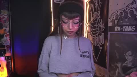 follow me on instagram .    online show from 12-04-25, 09:18