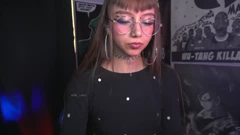 Snapshot of elle_uwu chatting on 04-21-26, 02:51 follow me on instagram . online show from 04-21-26, 02:51