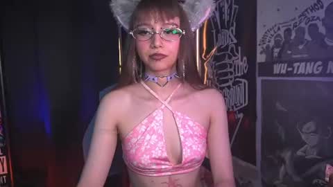 Snapshot of elle_uwu chatting on 06-28-26, 05:30 follow me on instagram . online show from 06-28-26, 05:30