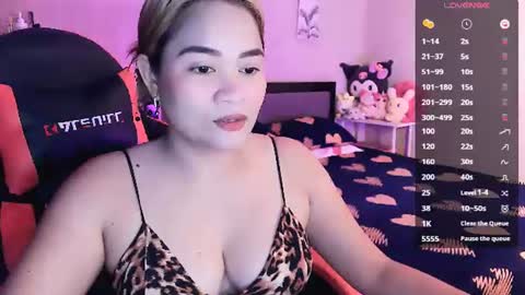 Snapshot of elleelle123 chatting on 07-08-26, 01:10 Ann online show from 07-08-26, 01:10