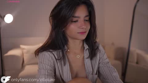 Linda Restrepo online show from 10-22-25, 10:31