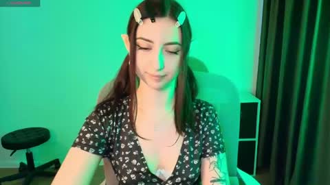 Snapshot of ellfkiss chatting on 05-18-26, 02:12 alice online show from 05-18-26, 02:12