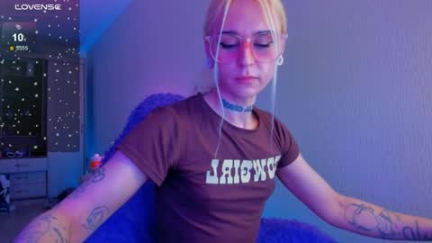 Ellie online show from 04-10-26, 04:12