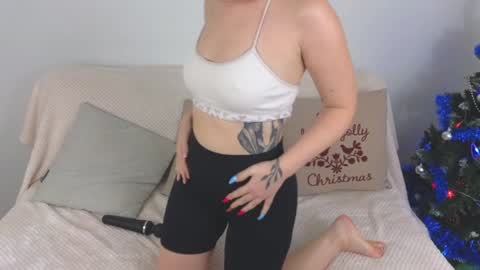 Snapshot of ellie_babyy chatting on 12-20-24, 11:32 Ellie online show from 12-20-24, 11:32