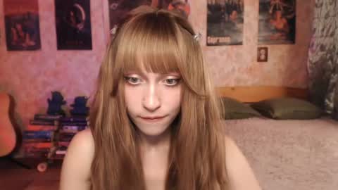 Snapshot of ellie_friendly chatting on 07-07-26, 12:46 ellie_friendly online show from 07-07-26, 12:46