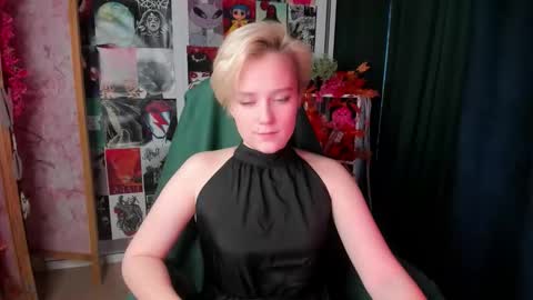 Snapshot of ellie_heavenly chatting on 11-21-25, 03:05 Ellie online show from 11-21-25, 03:05