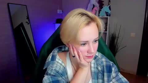 Snapshot of ellie_heavenly chatting on 11-30-25, 08:07 Ellie online show from 11-30-25, 08:07