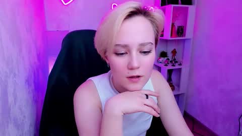 Ellie online show from 12-04-25, 08:23