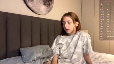 Snapshot of ellie_hollow chatting on 09-20-25, 07:09 Ellie online show from 09-20-25, 07:09