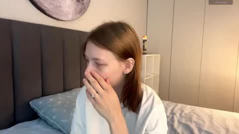 Snapshot of ellie_hollow chatting on 09-21-25, 07:10 Ellie online show from 09-21-25, 07:10